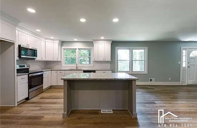 Room in 4 Bedroom Home in Kennesaw Gallery 3