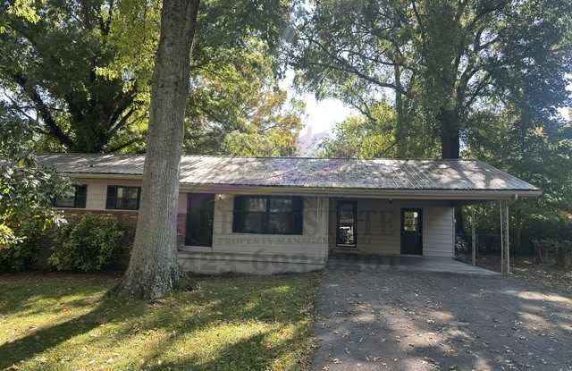 915 Haywood Dr NW Gallery 1