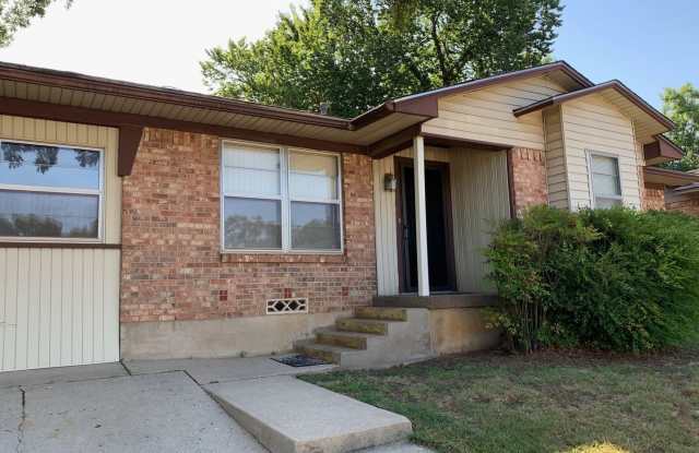 ***Great Home-Corner Lot*** - 1903 Mercedes Road, Denton, TX 76205