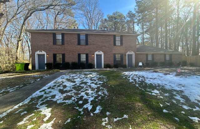 115C Meadowbrook Ct: 2BD, 1.5BA Duplex located in the heart of Fayetteville for rent! AVAILABLE JUNE 2025! Move in with NO SECURITY DEPOSIT! photos photos