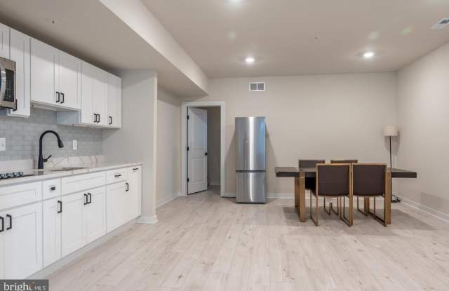 402 MEADOW CREEK Drive Gallery 3