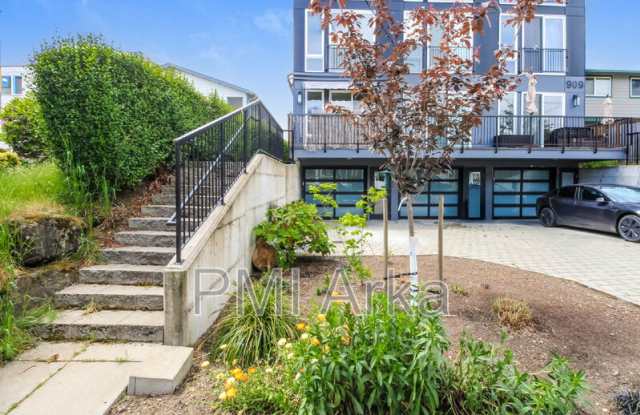 909 28th Ave S photos photos