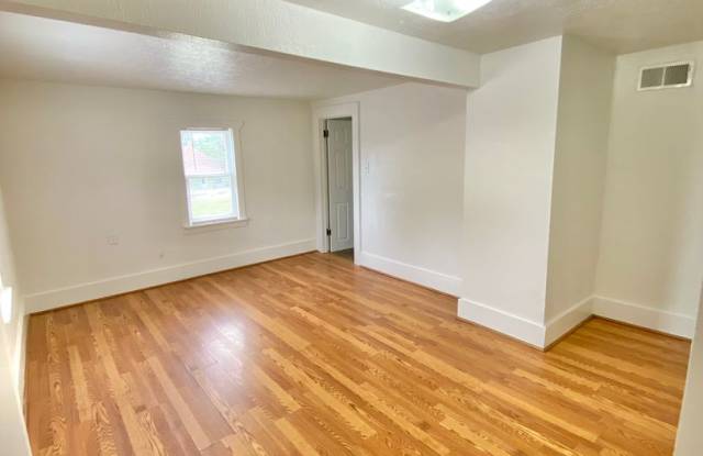 Four bed/1 Bath House Close to Down Town Dodge City photos photos