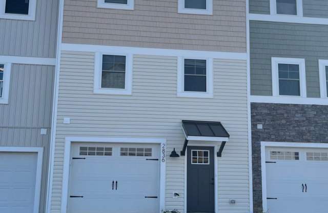 Spacious Luxury Townhome! Outstanding Location! Gallery 4