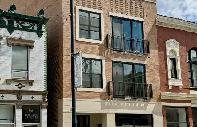 2445 N Lincoln Ave photos photos