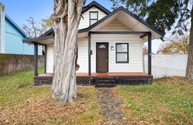 3 Bed 1 Bath Single Family Home on Spokanes North Side! photos photos
