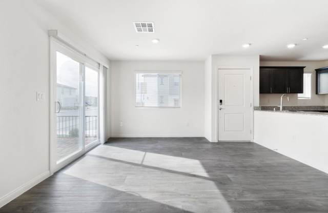 Exceptional 3 bed 2 and a half bath townhome; brand new build, move in ready!! Gallery 3