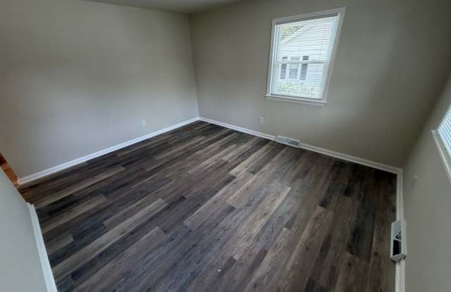 Newly Updated 3 Bedroom Brick Home in Burlington! Gallery 4