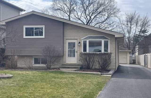 566 W Comstock Avenue photos photos