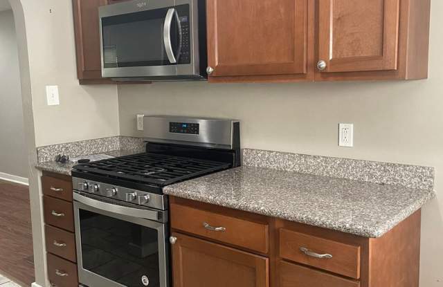 Charming 3 Bedroom House in Brighton Heights! Gallery 4