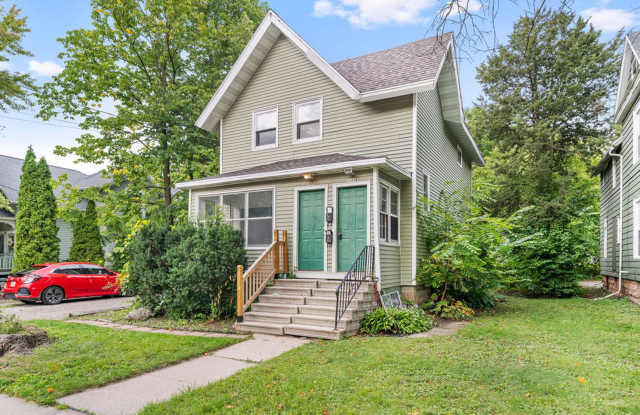 VIDEOTOUR: Charming upstairs apartment. PETS WELCOME photos photos