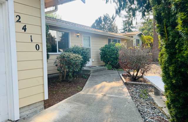 Partially Furnished 2 bedroom, 1.5 bath in Mount Vernon - 2410 Alison Avenue, Mount Vernon, WA 98273