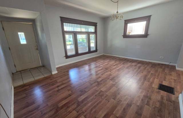 Lower 2 bedroom unit. Gallery 4