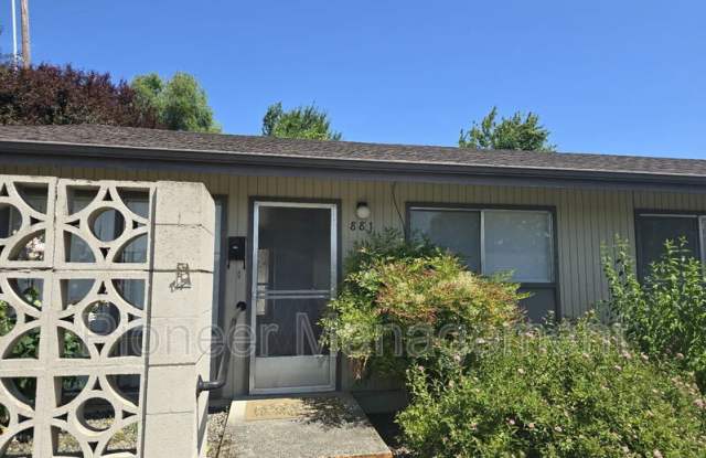 881 NE Alameda Ave photos photos