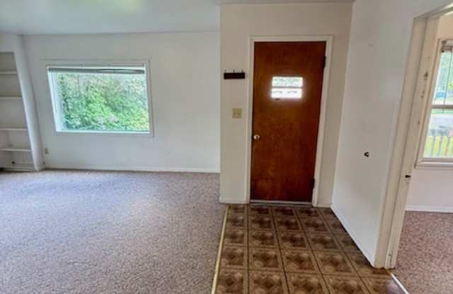 3 Bedroom, 1 Bath NEW LOWER PRICE! Flexible Lease Terms Available! Gallery 4