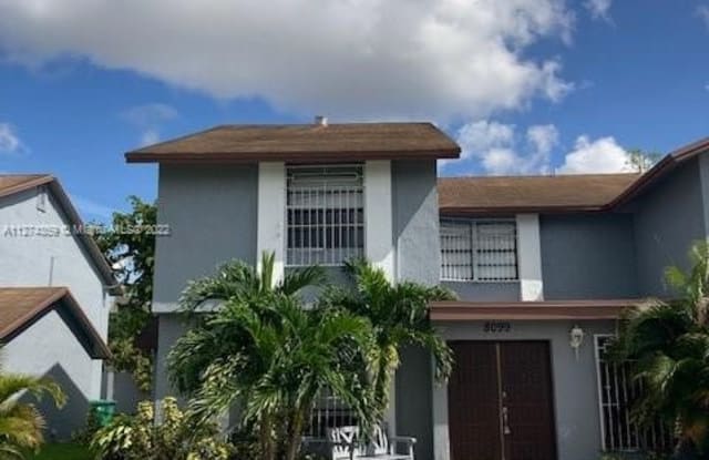 8099 Samari Lakes Dr - 8099 NW 99th St, Hialeah Gardens, FL 33016