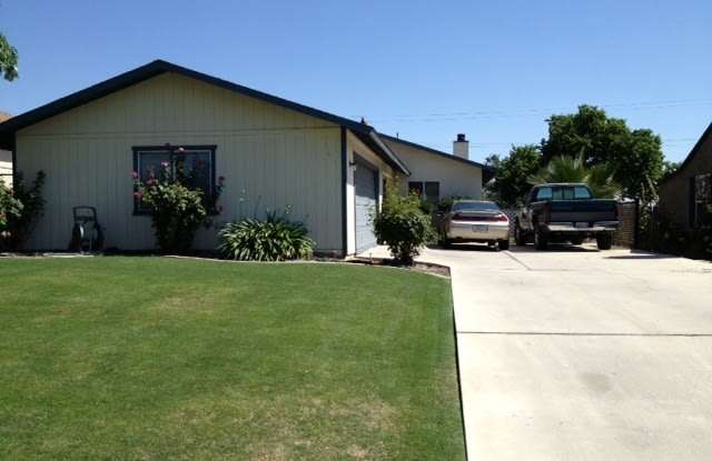 House - 2221 Edwards Avenue, Kern County, CA 93306