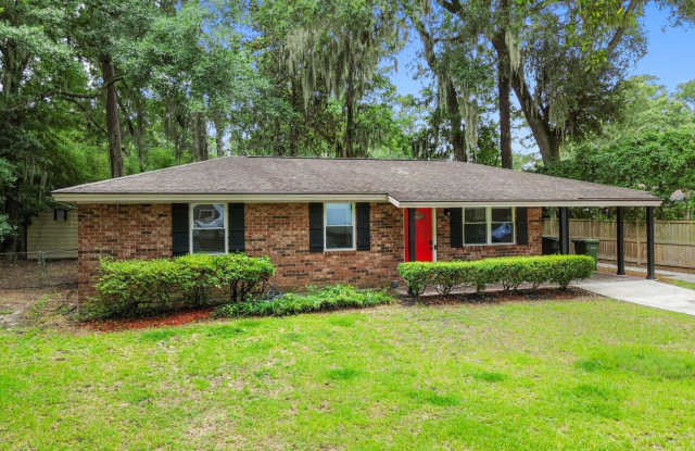 Southside Savannah Gem – 4BR Home in Windsor Forest with Sunroom & Patio Gallery 3