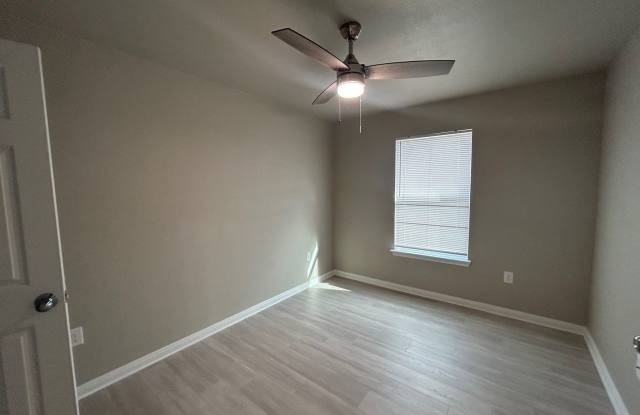 Large 3 Bedroom Duplex - 2988 Palomino Trail, Robinson, TX 76706