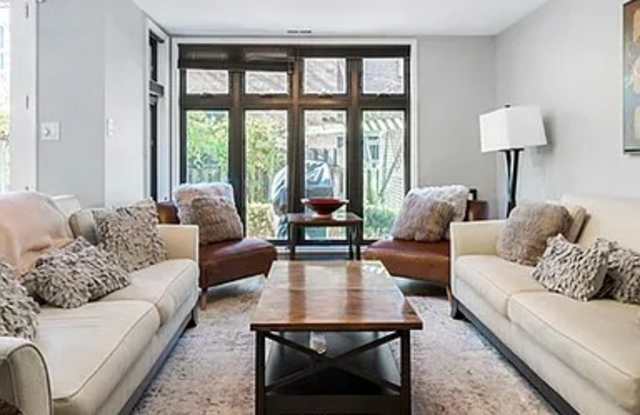 1610 n Larrabee photos photos