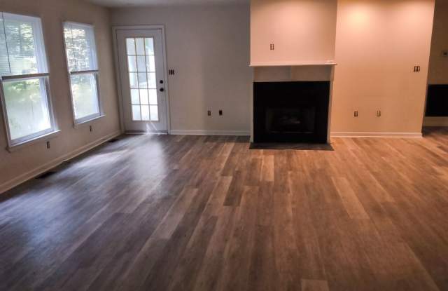 Blackstone 3 Bed 2 Bath Rancher -convenient to Fort Pickett Gallery 4