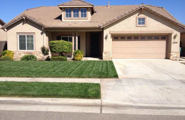 Nice 2 Bedroom home with an office in South East Visalia off of Caldwell and Pinkham photos photos