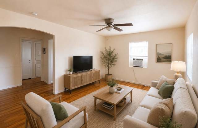 946 West Magnolia Avenue - 946 West Magnolia Avenue, San Antonio, TX 78201