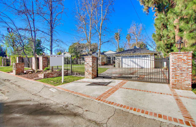 ENTERTAINER'S DELIGHT! GATED ESTATE IN SOUGHT AFTER COLLEGE ACRES! photos photos ENTERTAINER'S DELIGHT! GATED ESTATE IN SOUGHT AFTER COLLEGE ACRES! photos photos
