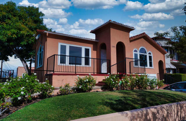 SPACIOUS 2 BED / 1  BATH SINGLE-FAMILY HOME IN BEAUTIFUL LOS ANGELES Gallery 1