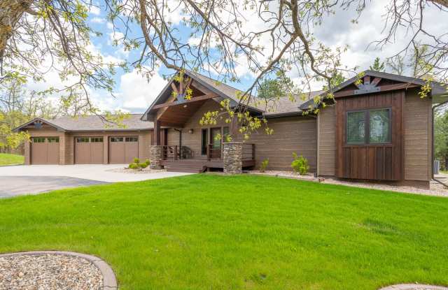 5 Bedroom Fully Furnished near Deadwood Gallery 3