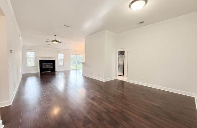 Freshly Updated 4BR with Huge Fenced Backyard Gallery 3