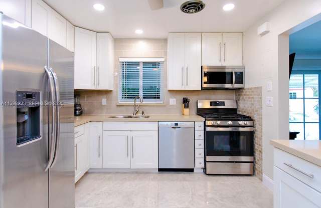 809 S 17th Avenue, Hollywood, FL 33020 Gallery 4