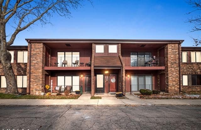 23823 VILLAGE HOUSE Drive S - 23823 Village-House Drive South, Southfield, MI 48033