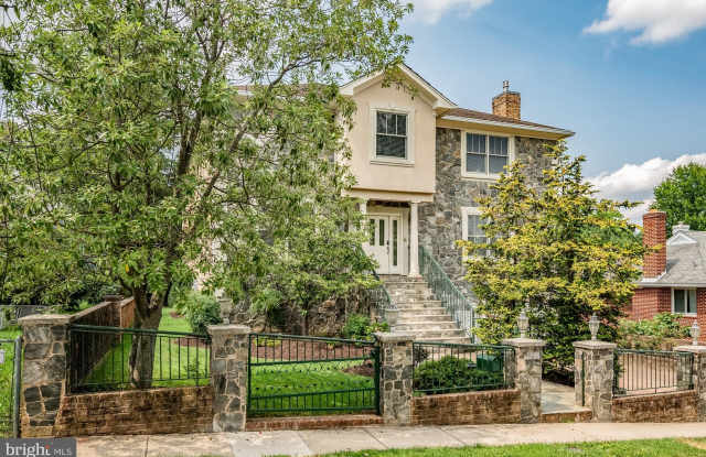 2138 PATRICK HENRY Drive Gallery 3
