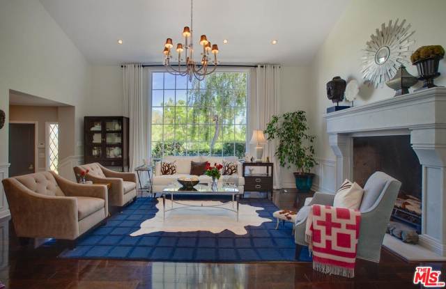 3131 TORREYSON Place Gallery 4