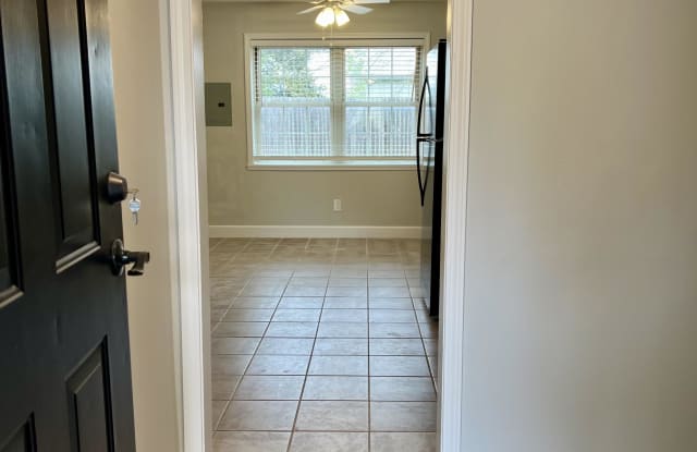 1815 East Lindsey Street - 1Apt 1 Gallery 4