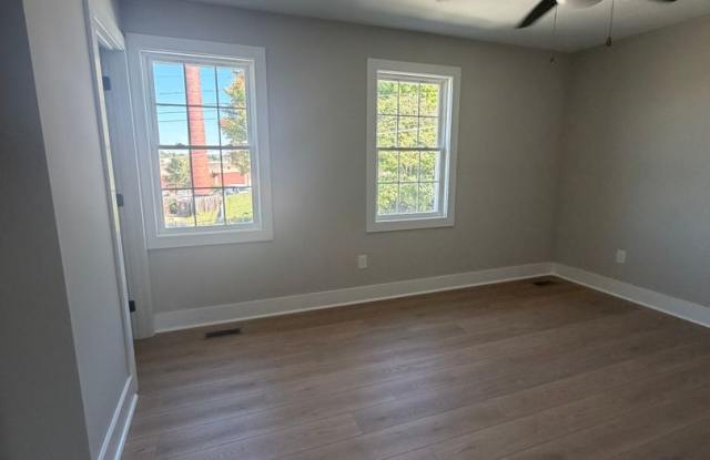 2 Bed 2.5 Bath Townhome Gallery 1