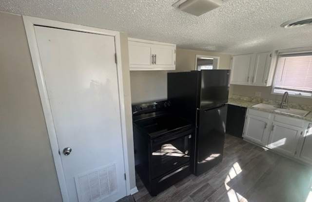 634 S Fountain - 2 Bedroom - 1 Bathroom - 1 Car Garage - $950 photos photos