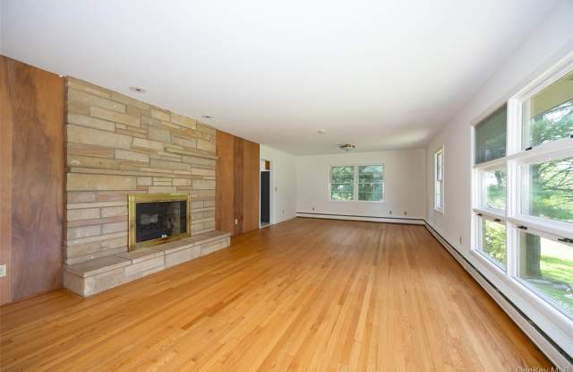 2108-2110 New Hackensack Road Gallery 3