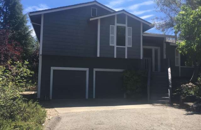 Quiet 3 Bedroon, 2 Bathroom Tri-level Home for Lease in Cameron Park. photos photos