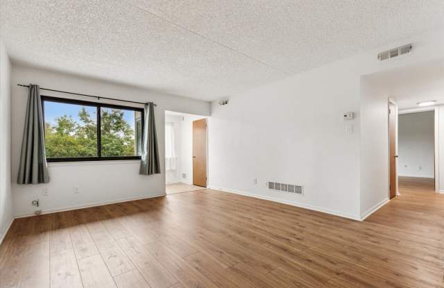 2B/1B First-Floor Flat in Summit House Gallery 4