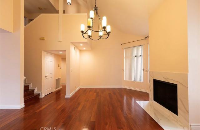 4466 Emerald Street Gallery 4