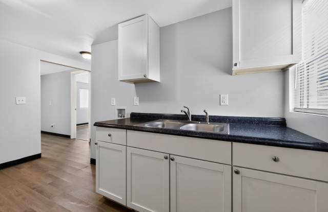 Charming 2-Bedroom End Unit Just 1 Mile from Mercer University Gallery 4