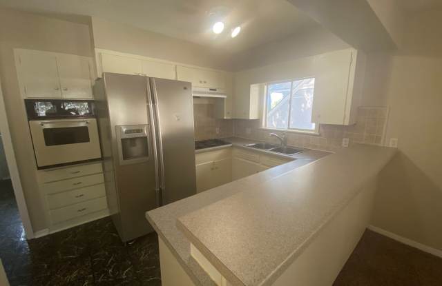 UT PRE-LEASE: West Campus 2 bed/1 bath fourplex unit, Walk to UT, entertainment, restaurants, and more. photos photos