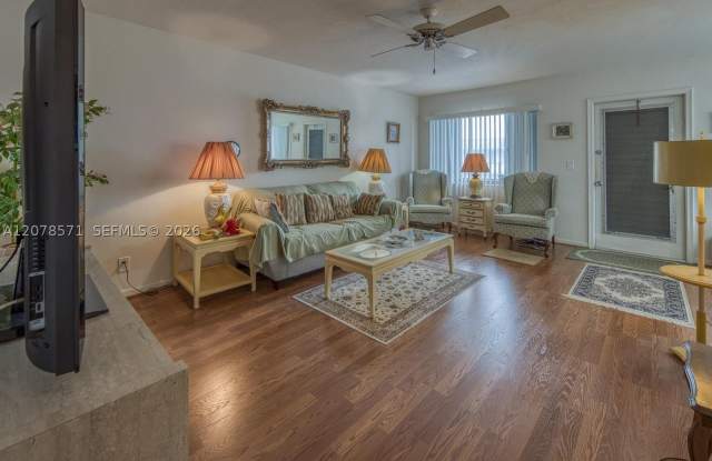 2440 W Lake Osborne Dr Gallery 3