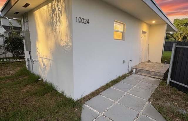 10020 SW 171st St photos photos