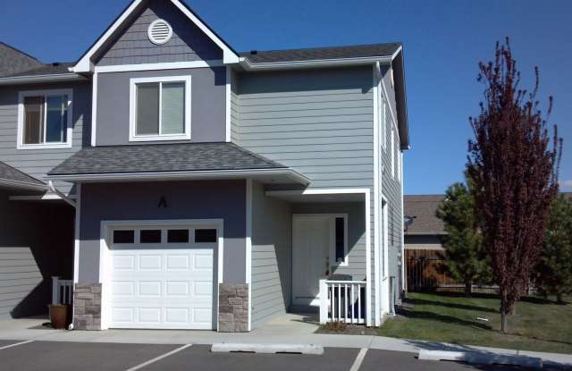 Centrally Located Townhouse w/ Single Car Garage! - 80 South Dawes Street, Kennewick, WA 99336