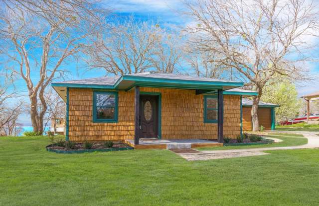 321 Crescent Drive Gallery 2