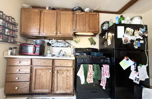 711 S Dickinson St - 2 photos photos