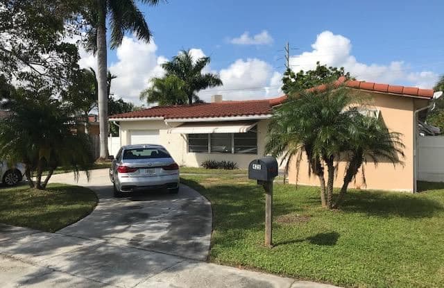 425 SE 3rd Ter - 425 Southeast 3rd Terrace, Dania Beach, FL 33004